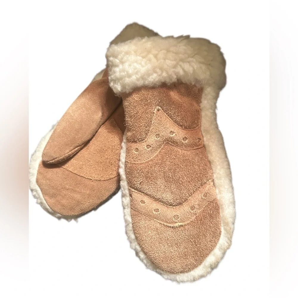 Genuine Leather Tan Shearling Mittens Fits Women’s size 6-7 Cold weather mittens